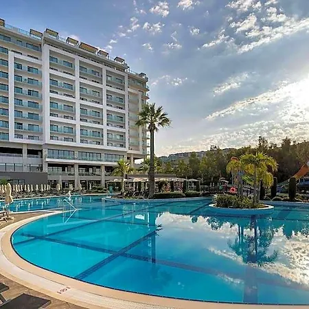Hotel Liberty Kusadasi 5*